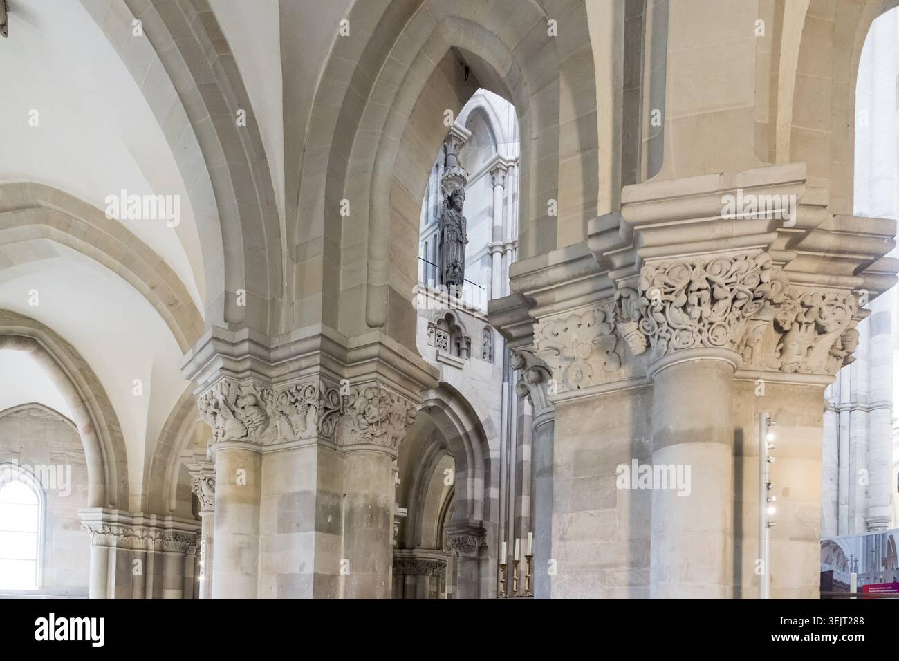 Ambulatorio e presbiterio del gotico Dom St. Mauritius und Katharina (Cattedrale dei Santi Maurizio e Caterina), Magdeburger Dom, costruito tra il 1209 e l'1 Foto Stock