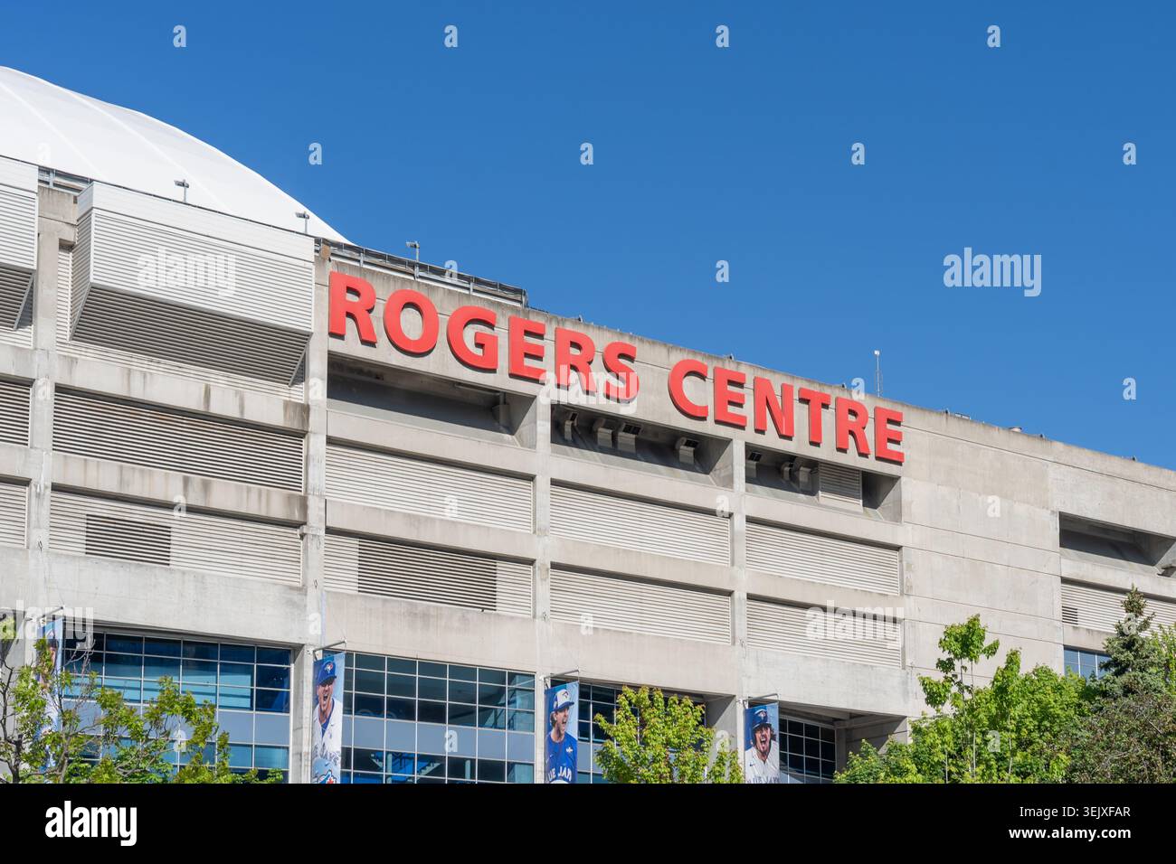 Esterno del Rogers Centre, uno stadio polifunzionale con tetto apribile nel centro di Toronto, Canada. Foto Stock