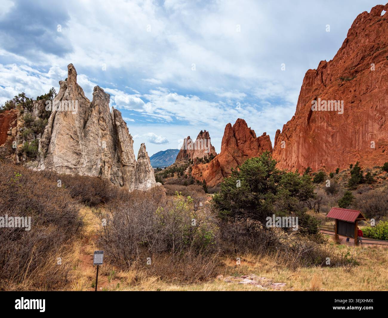 Formazioni rocciose montuose all'interno del Garden of the Gods, Colorado Springs, Colorado Foto Stock