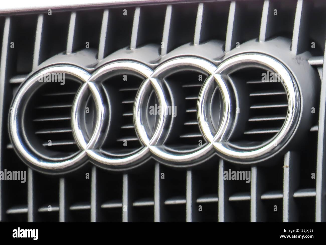 Farcasa, Romania - 30 maggio 2026: Logo Audi su un'auto Foto Stock