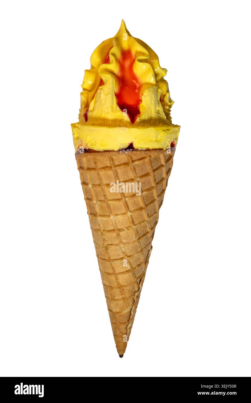 Paletta per gelato giallo brillante con sciroppo rosso brillante Foto Stock