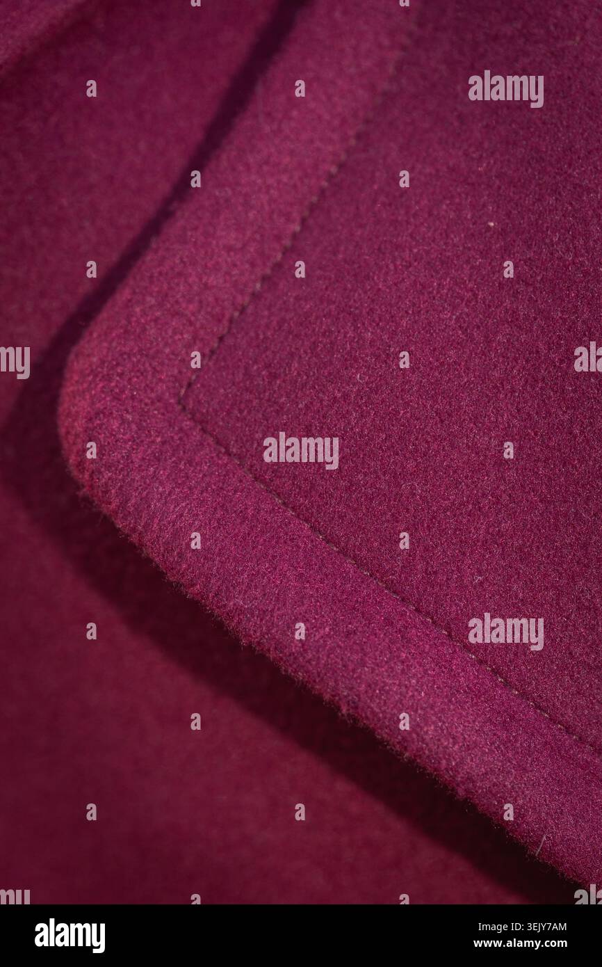 Texture macro di lana viola su revers premium Foto Stock