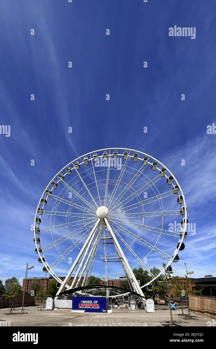 Ruota panoramica di Liverpool presso Albert Docks. - Immagine stock catturata con smartphone