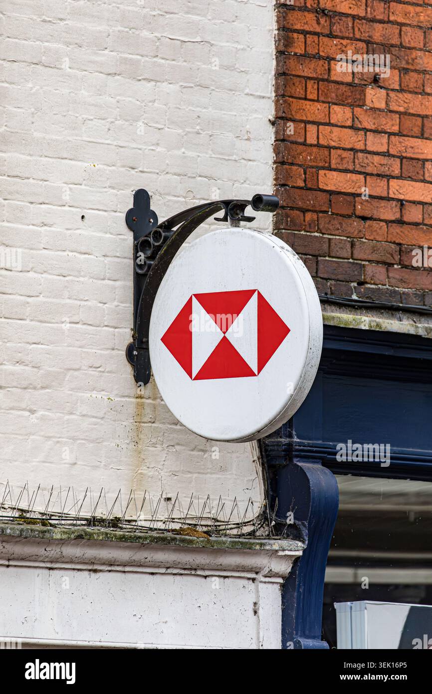 Il nome e il marchio HSBC sono esposti sulla parte anteriore dell'edificio di una filiale nel Regno Unito Foto Stock