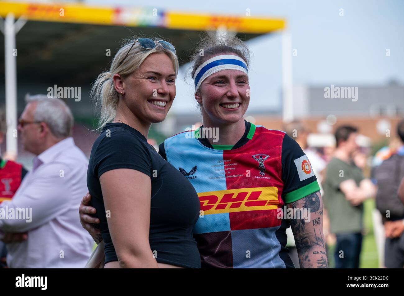 Londra, Regno Unito. 30 maggio 2026. Harlequins Women's Jade Konkel (c) e Rosie Galligan dopo il Premiership Women's Rugby match tra Harlequins Women e Leicester Tigers allo Stoop il 30 maggio 2026 a Londra, Inghilterra. Crediti: Silvina Brodersohn/Alamy Live News Foto Stock
