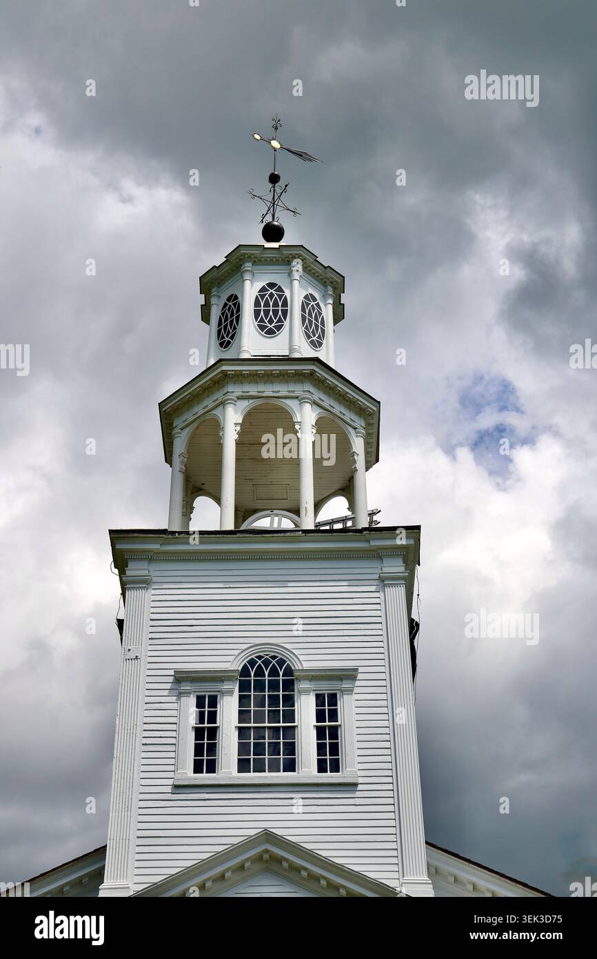 Esterni della Old First Church, la prima chiesa congregazionale e cimitero a Bennington, Vermont. Foto Stock