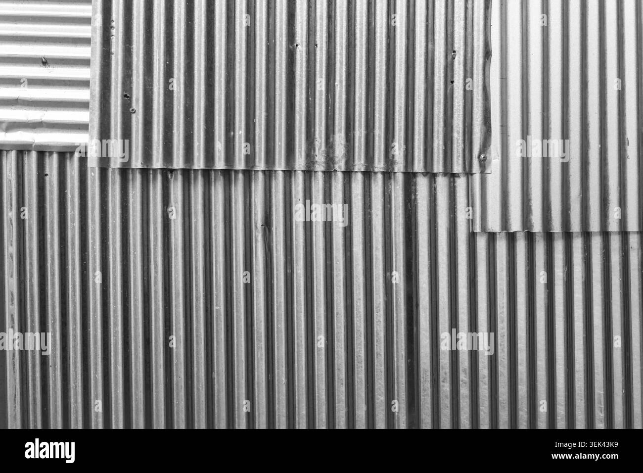 Sfondo industriale arrugginito vecchia parete grunge in zinco arrugginito per fondo ruvido, ruggine zincata ruggine e struttura in acciaio graffiato, corru Foto Stock