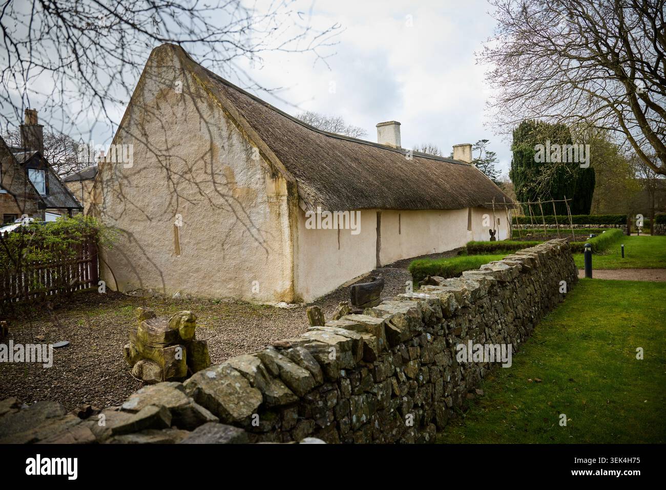 Edificio elencato - categoria A luogo di nascita di Robert Burns cottage con tetto di paglia Ayr, Ayrshire, nel villaggio di Alloway Foto Stock