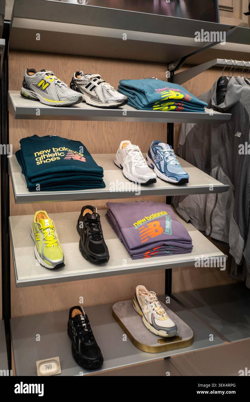 Il nuovo flagship store Balance in ferro piatto si trova in 1 55th Ave., 2026, New York City, USA Foto Stock