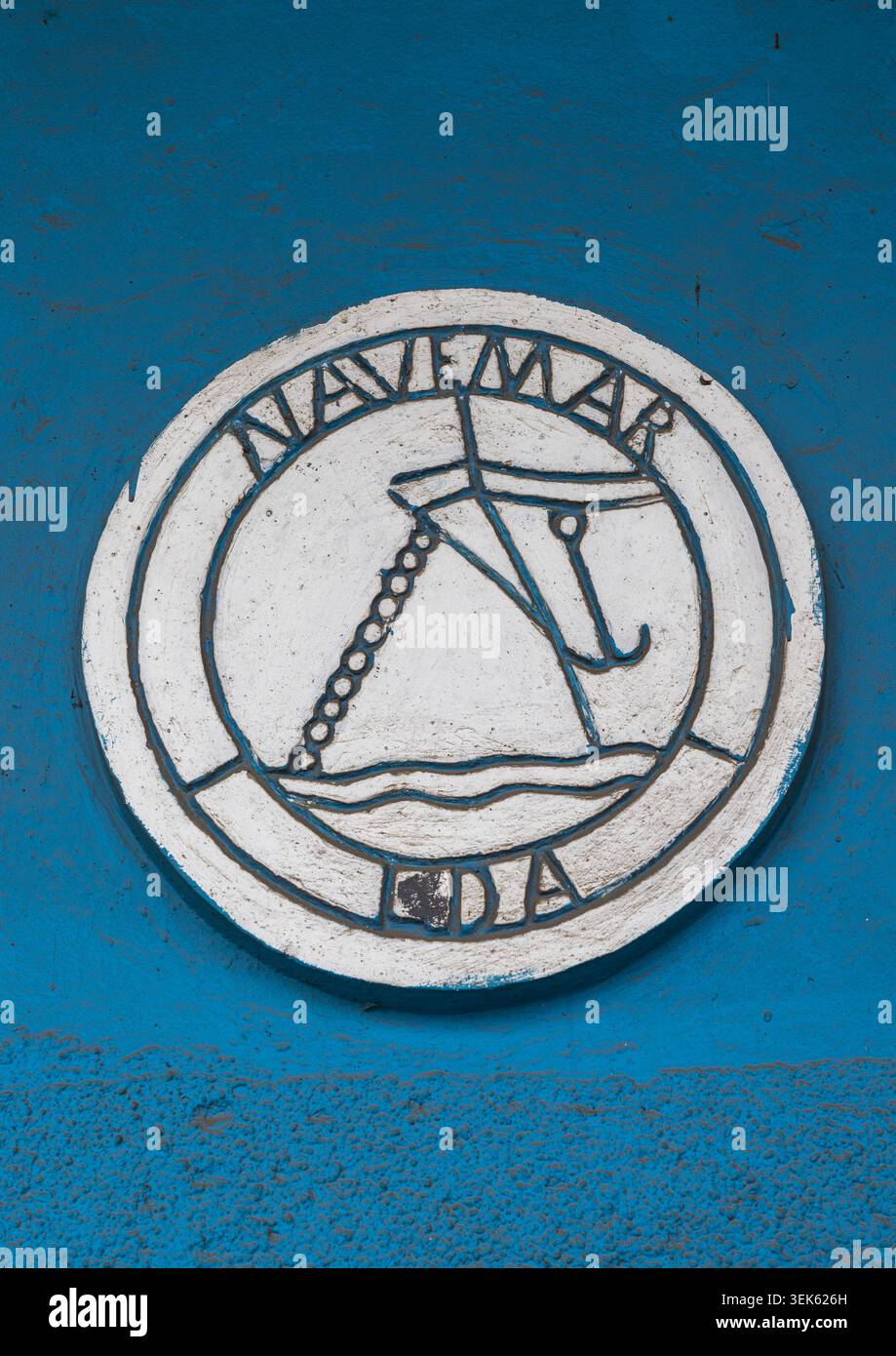 Logo della compagnia di navigazione su un muro, Provincia di Maputo, Maputo, Mozambico Foto Stock