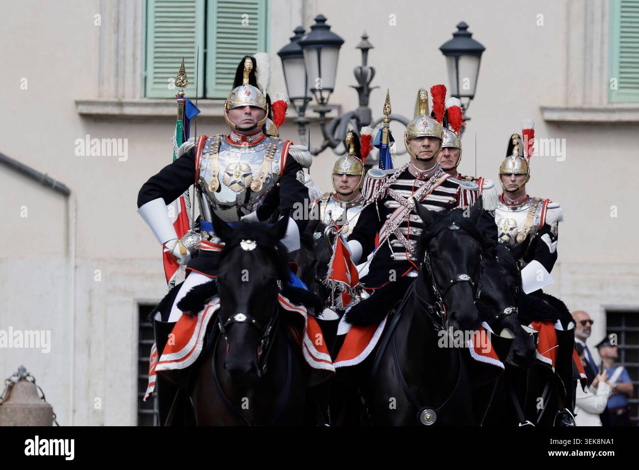 Roma, Italia. 1 giugno 2026. Cambio della guardia in forma solenne al Quirinale - Lunedì 1 giugno 2026 - (foto di Cecilia Fabiano/ credito: LaPresse/Alamy Live News Foto Stock
