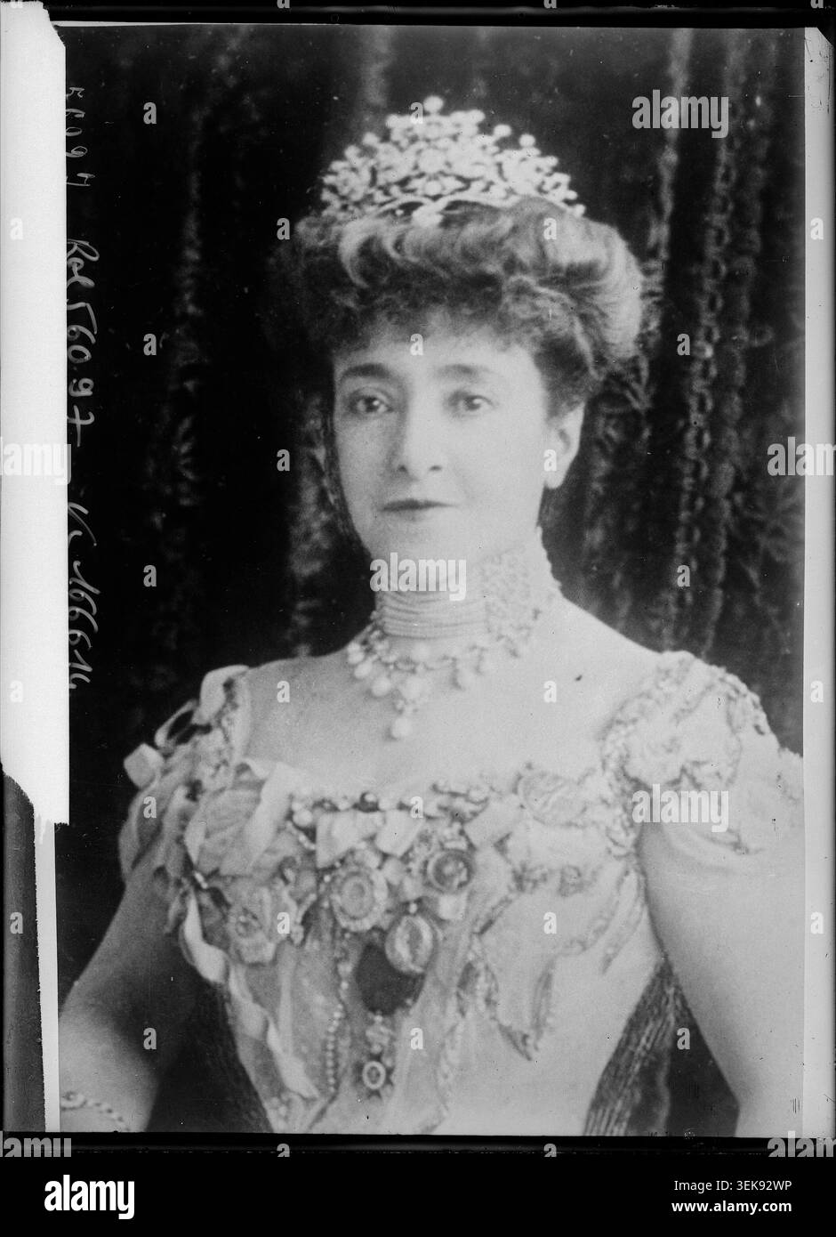 Riproduzione fotografica di un ritratto parziale della cantante d'opera Adelina Patti, basata su una fotografia di Langfier e pubblicata come fotografia di stampa del 1919 da Agence Rol dopo la morte di Patti. Foto Stock