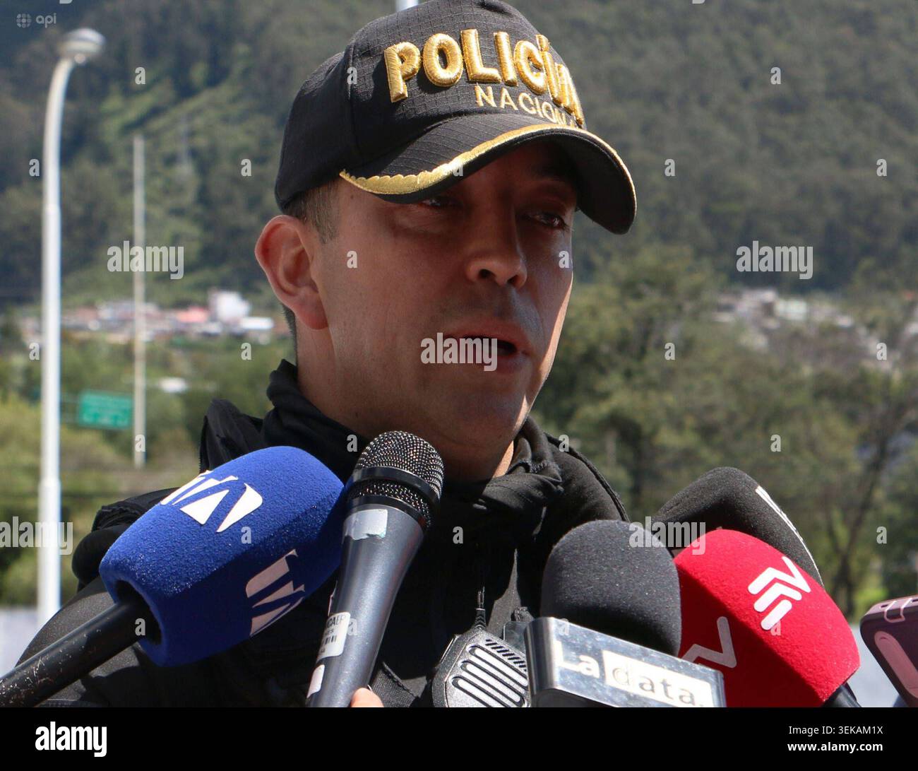 CASO TUTI Quito, lunedì 1 giugno 2026 il maggiore della polizia Jorge Pastor, capo delle operazioni motorizzate del distretto Eugenio Espejo, parla del caso di rapina e omicidio della catena di supermercati Tuti, nel settore di Ave El Inca Photos API Rolando Enriquez Quito Pichincha Ecuador CLJ CASOTUTI 3e83bbedf72862cdbf83a1 Foto Stock