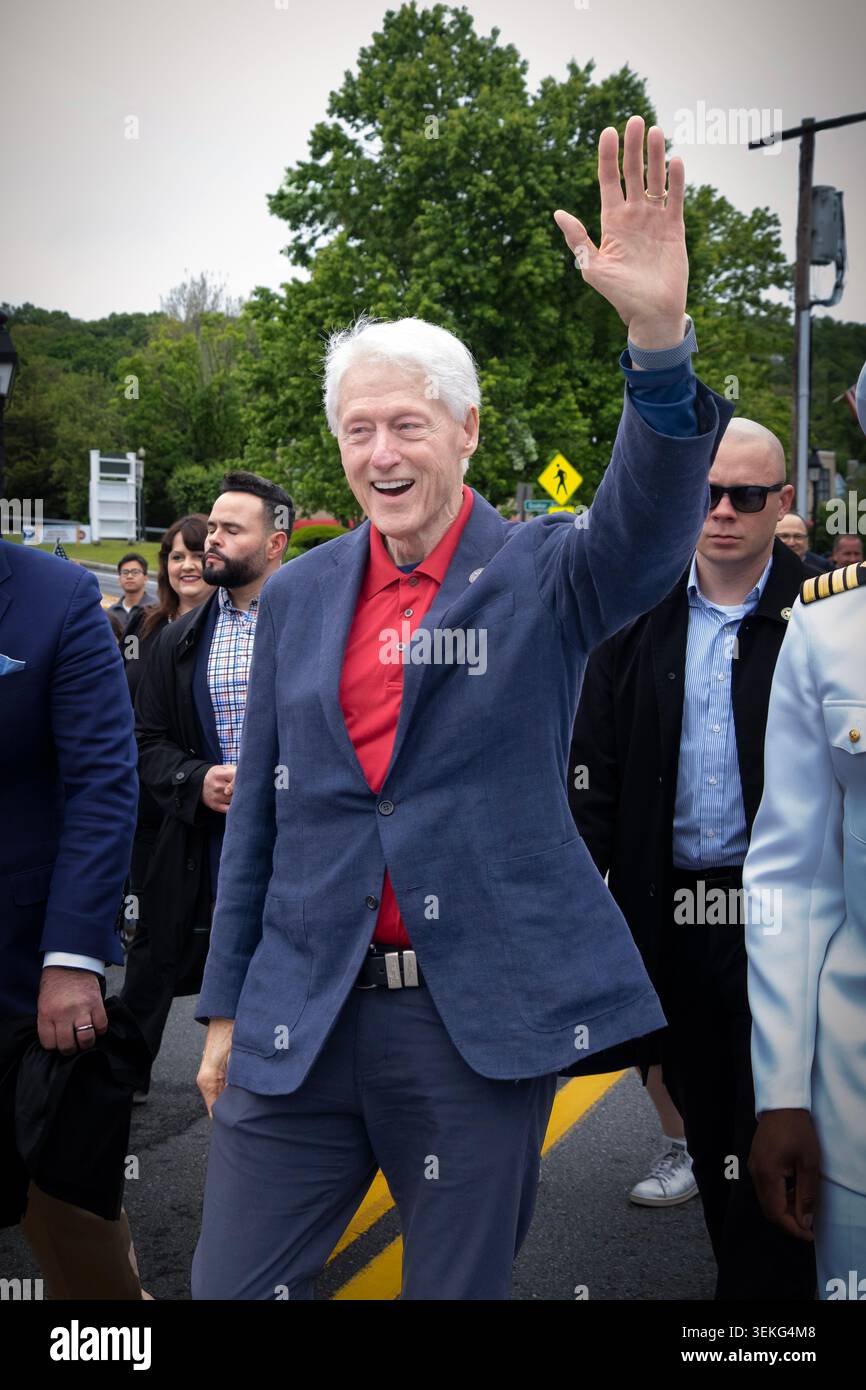 L'ex presidente Bill Clinton alla Memorial Day Parade del 2026 a Chappaqua, la città natale dei Clintons. A maggio 2026 Foto Stock