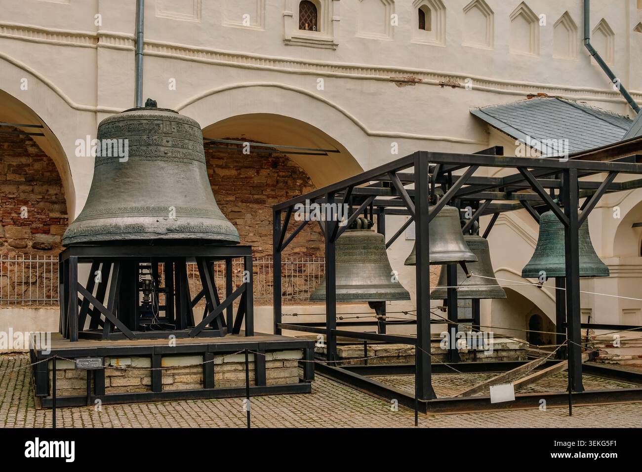 Esposizione del museo - antiche campane. Foto Stock