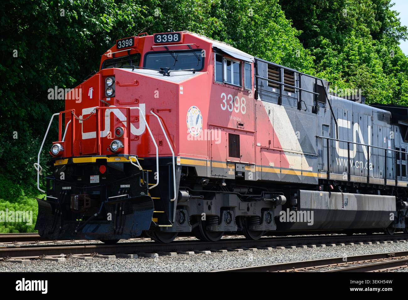 Everett, WA, USA - 1 giugno 2026; locomotiva diesel canadese per il trasporto merci in primo piano con logo Foto Stock