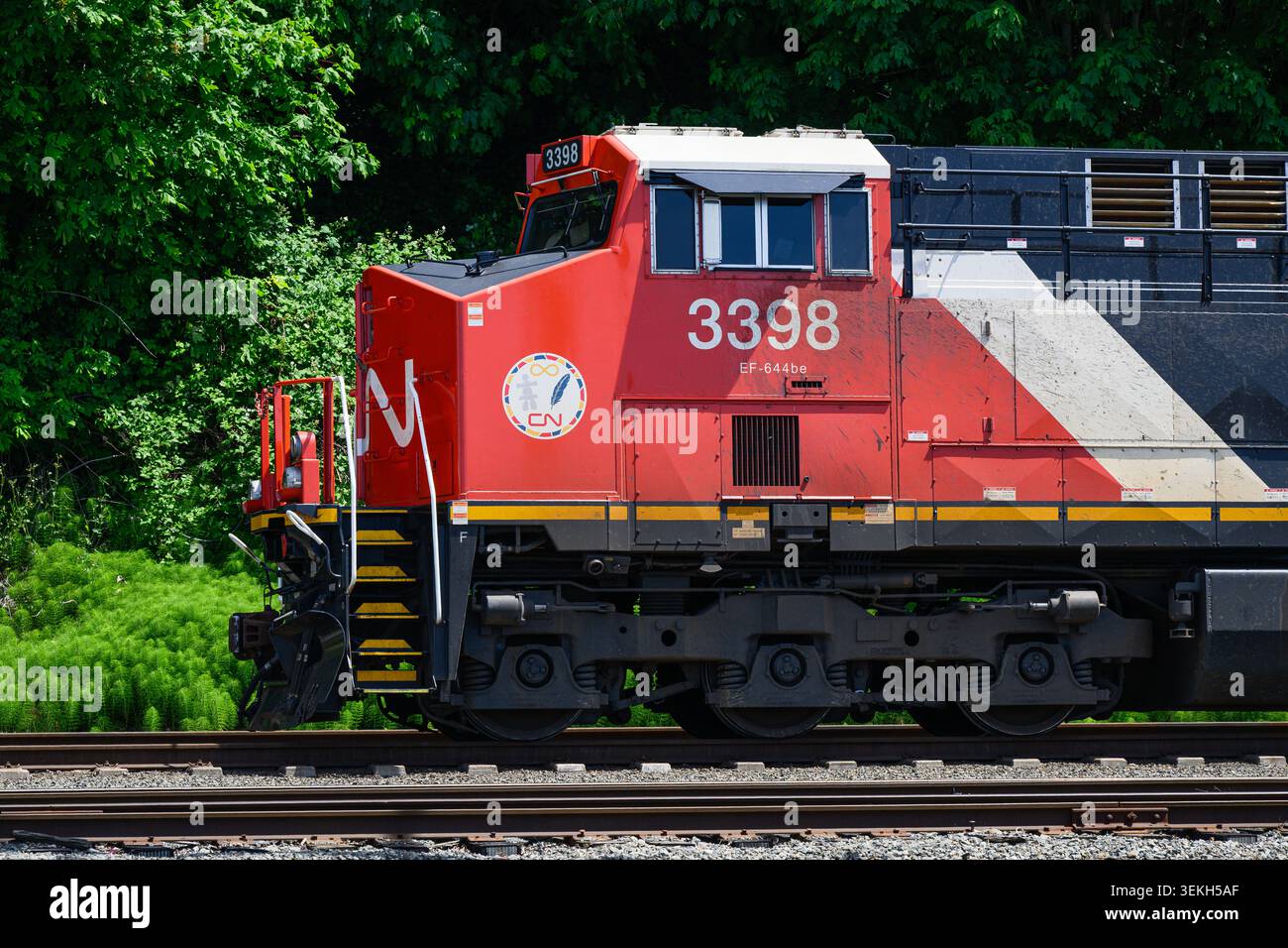 Everett, WA, USA - 1° giugno 2026; vista laterale della cabina con logo della locomotiva diesel canadese per il trasporto merci Foto Stock