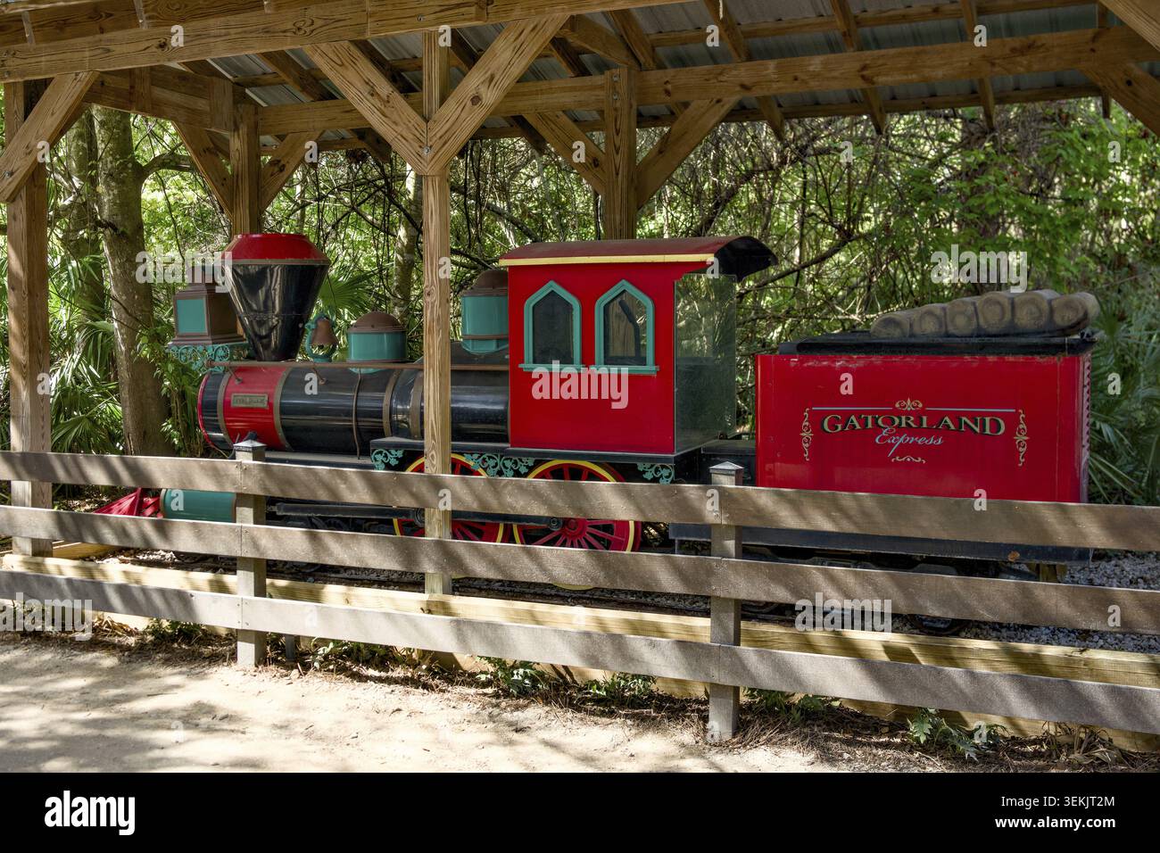 9 marzo 2026 Orlando, Florida, giro in treno rosso a Gatorland Foto Stock