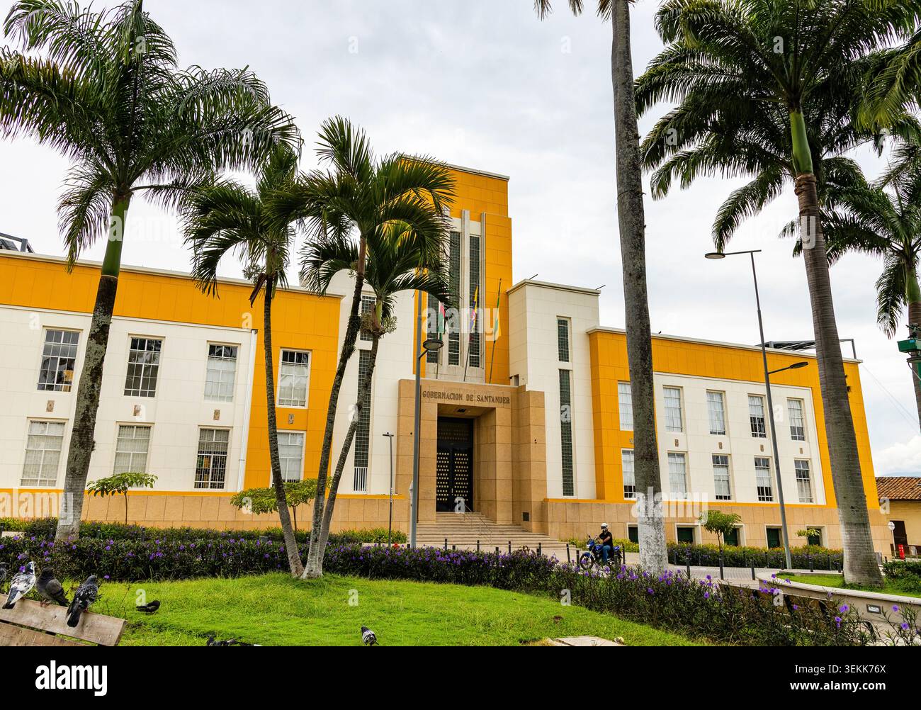 Bucaramanga, Santander - Colombia. 2 maggio 2026. Centro amministrativo dipartimentale, sede principale dell'Ufficio del Governatore Foto Stock