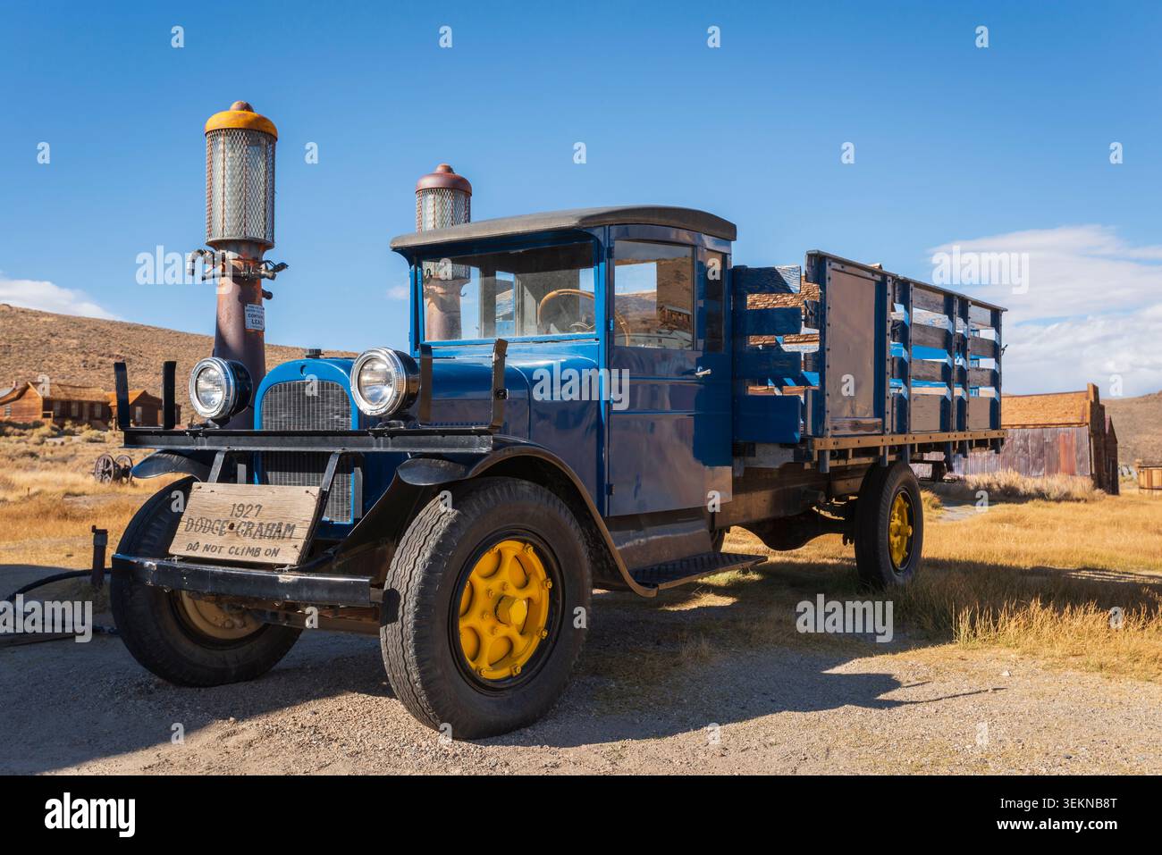 Camion Dodge Graham vintage 1927 nella corsa all'oro città fantasma di Bodie, Mono County, California, USA. Foto Stock