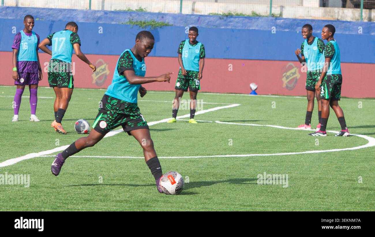 I giocatori nigeriani si riscaldano durante la nazionale nigeriana U-17 femminile, i Flamingos, 6-0 (11-0 aggregati) vittoria contro la Guinea U-17 nella seconda partita di qualificazione ai Mondiali di calcio femminile Under-17 2026, giocata al Remo Stadium di Ikenne, Stato di Ogun, Nigeria, il 31 maggio 2026. La vittoria ha fatto registrare alla Nigeria l'ultimo turno delle qualificazioni alla Coppa del mondo femminile Under-17 2026 in arrivo in Marocco. Foto di Adekunle Ajayi Foto Stock