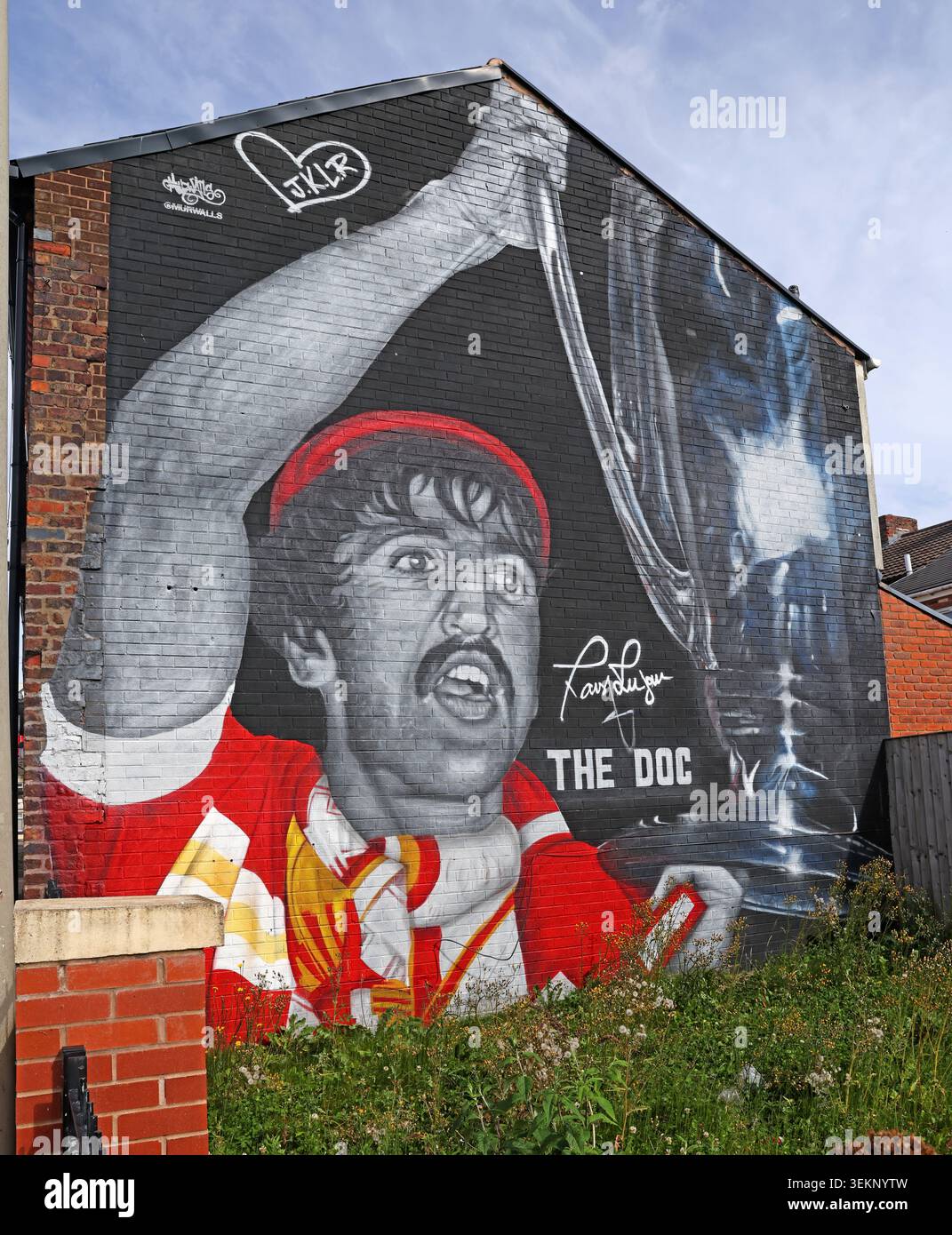 Affresco di David The Doc Johnson vicino allo stadio Anfield a Liverpool, Inghilterra, Regno Unito. Foto Stock