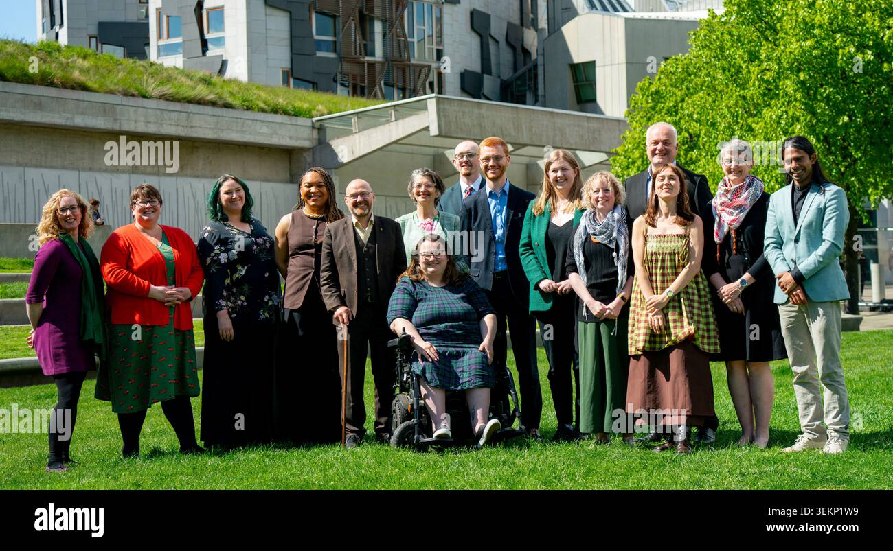Edimburgo, Scozia, Regno Unito. 12 maggio 2026. Scottish Greens photocall per presentare il loro nuovo MSPS oggi al Parlamento scozzese Foto Stock