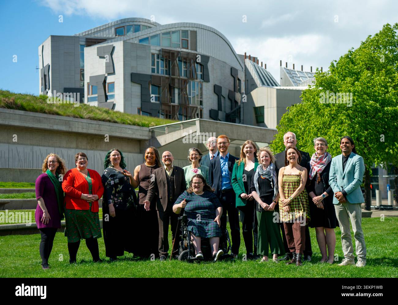 Edimburgo, Scozia, Regno Unito. 12 maggio 2026. Scottish Greens photocall per presentare il loro nuovo MSPS oggi al Parlamento scozzese Foto Stock