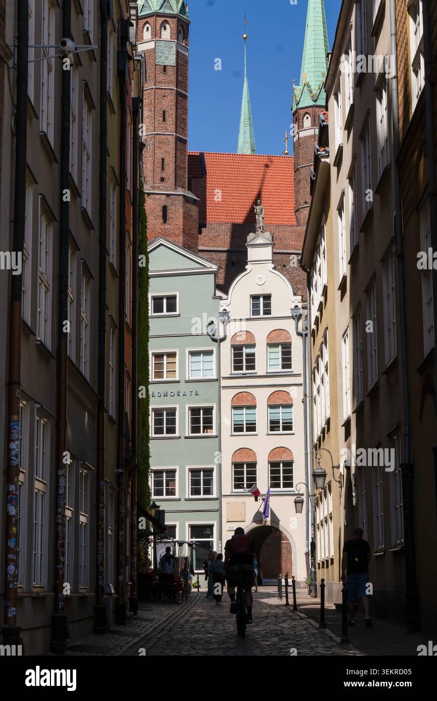 Via Kramarska con vista su via Mariacka. Danzica, Polonia Foto Stock
