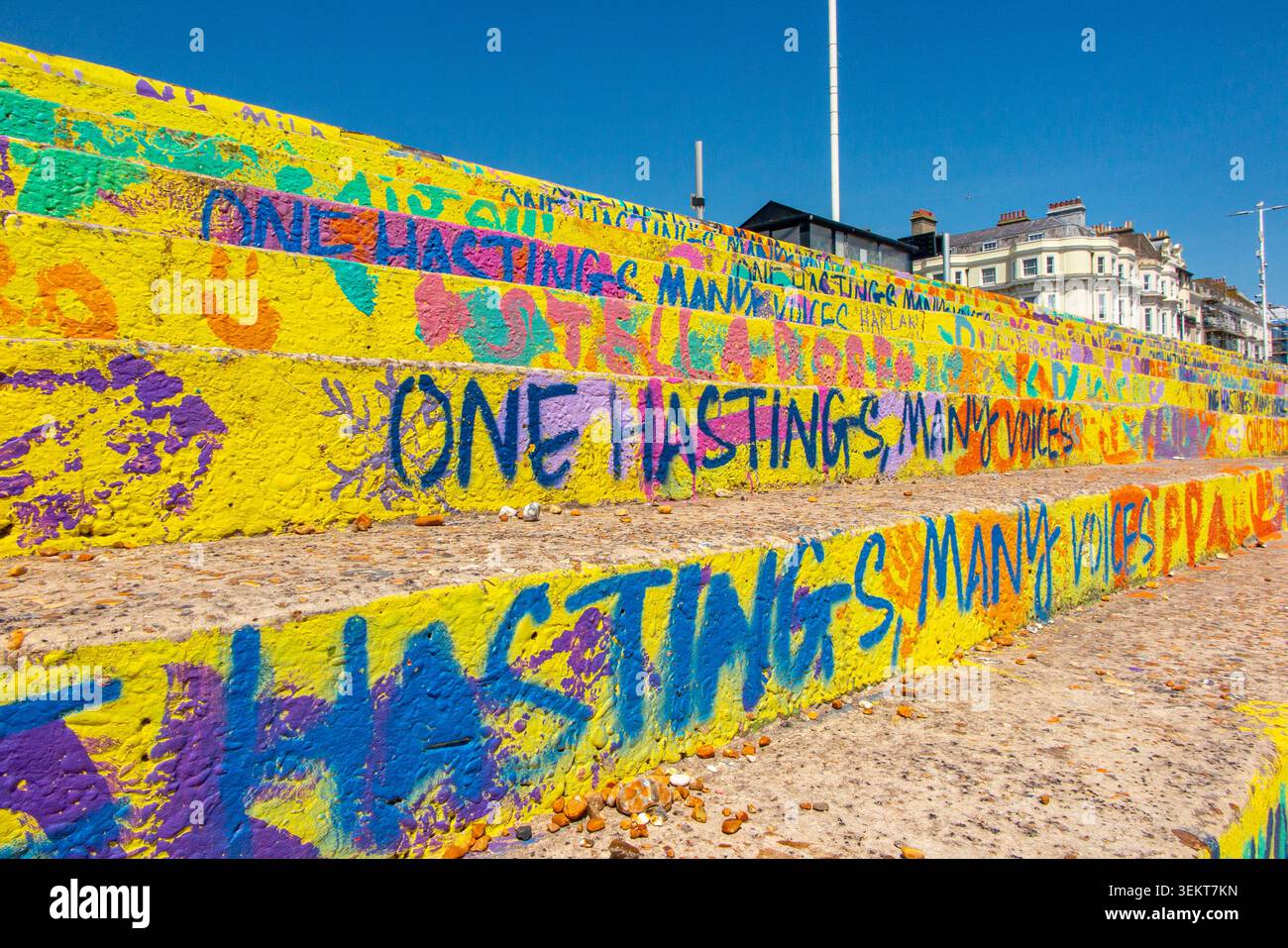 Gradini dai colori vivaci a Hastings, East Sussex, Inghilterra Foto Stock