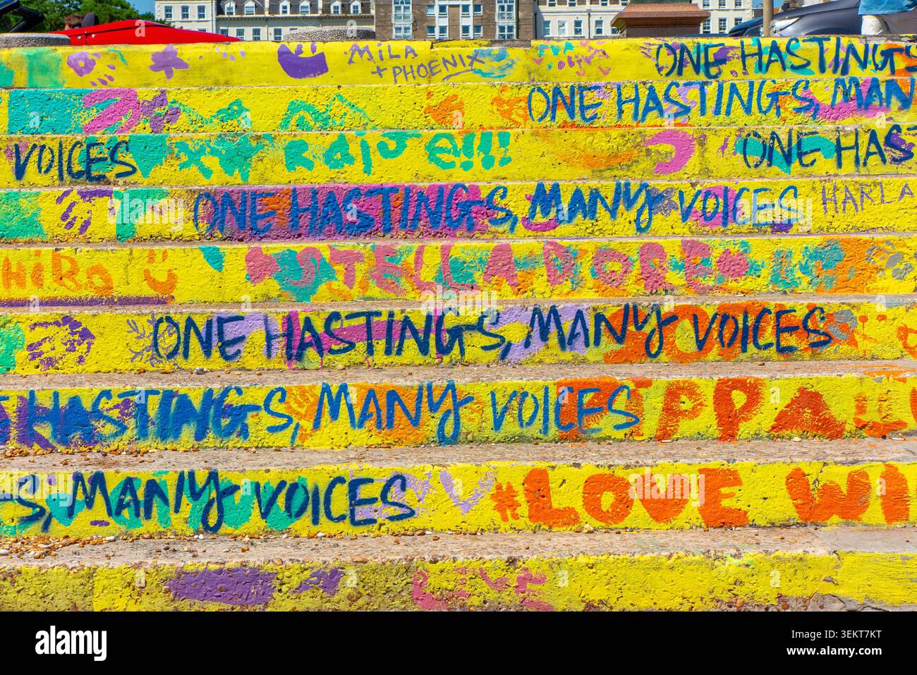 Gradini dai colori vivaci a Hastings, East Sussex, Inghilterra Foto Stock