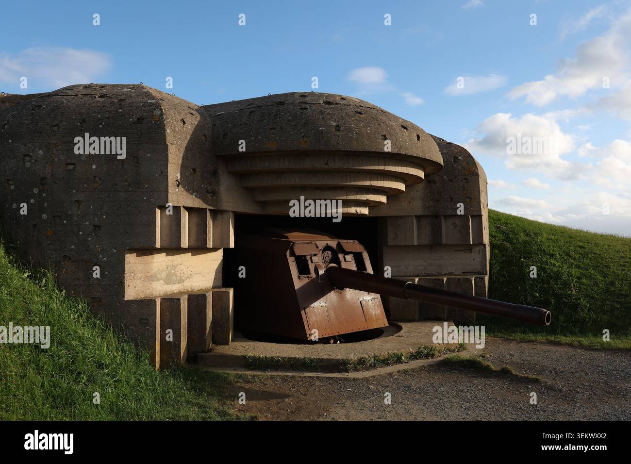 La batteria tedesca della seconda guerra mondiale Longues-sur-Mer, parte del muro Atlantico di Hitler in Normandia, Francia Foto Stock