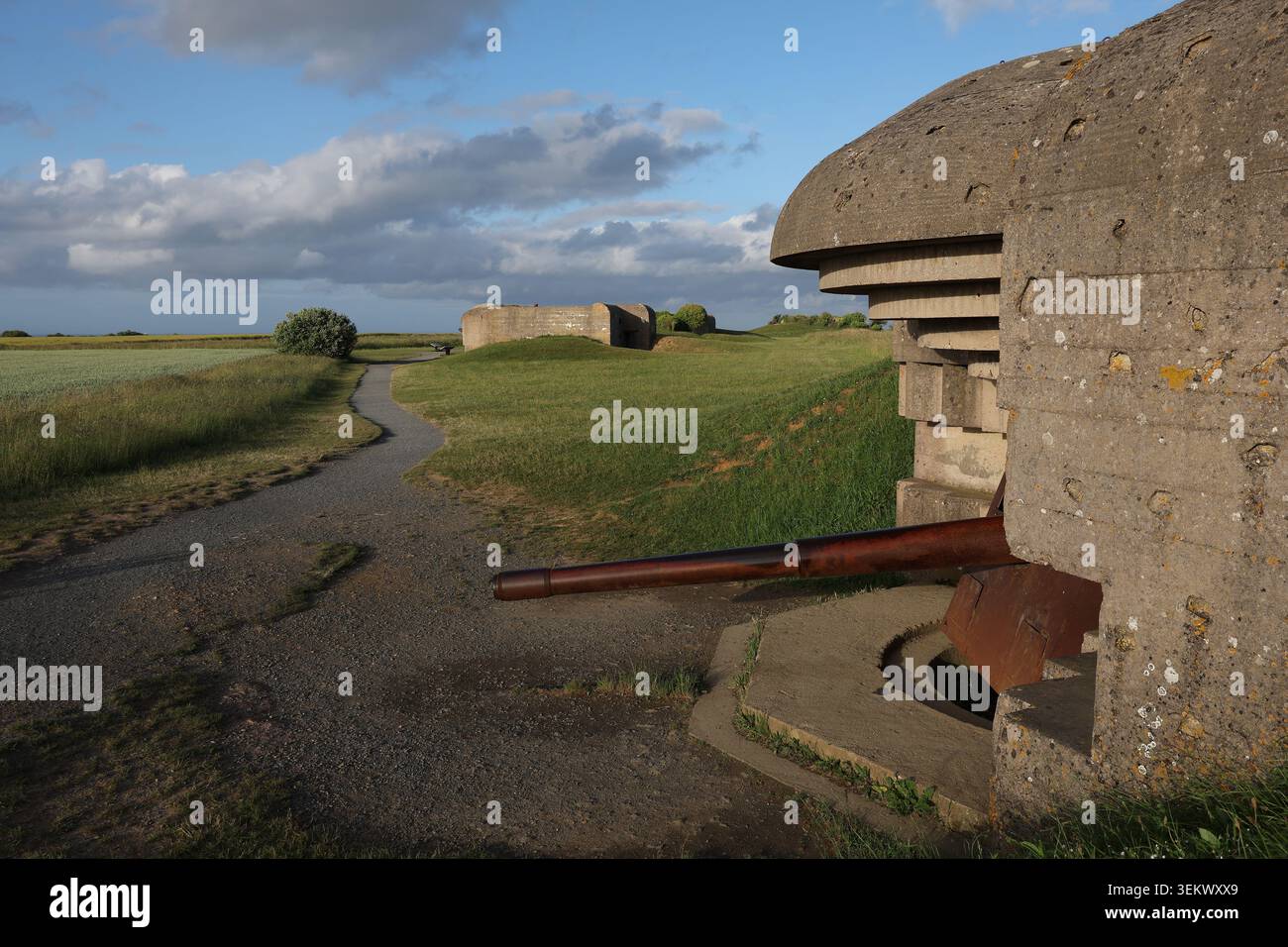 La batteria tedesca della seconda guerra mondiale Longues-sur-Mer, parte del muro Atlantico di Hitler in Normandia, Francia Foto Stock