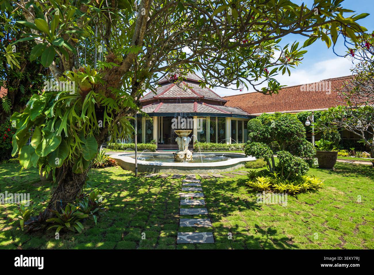 Surakarta, Indonesia - 04.02.2024: Il pura Mangkunegaran, un complesso di palazzi e punto di riferimento storico nella città di Surakarta, Giava centrale, Indonesia Foto Stock