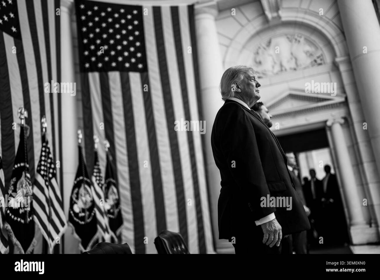 Il presidente Donald J. Trump partecipa alla cerimonia del Memorial Day presso l'Arlington National Cemetery Amphitheater, lunedì 25 maggio 2026, ad Arlington, Virginia. (Foto ufficiale della Casa Bianca di Daniel Torok) Foto Stock
