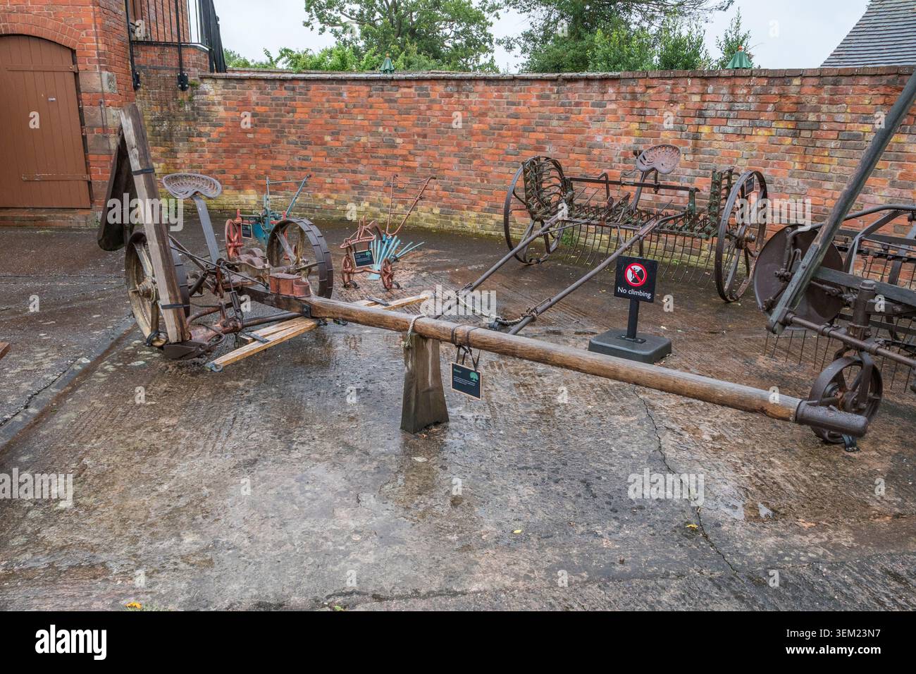 Un tosaerba, utilizzato per tagliare l'erba, in mostra al Boscobel House, Boscobel, Shropshire, Regno Unito. Foto Stock