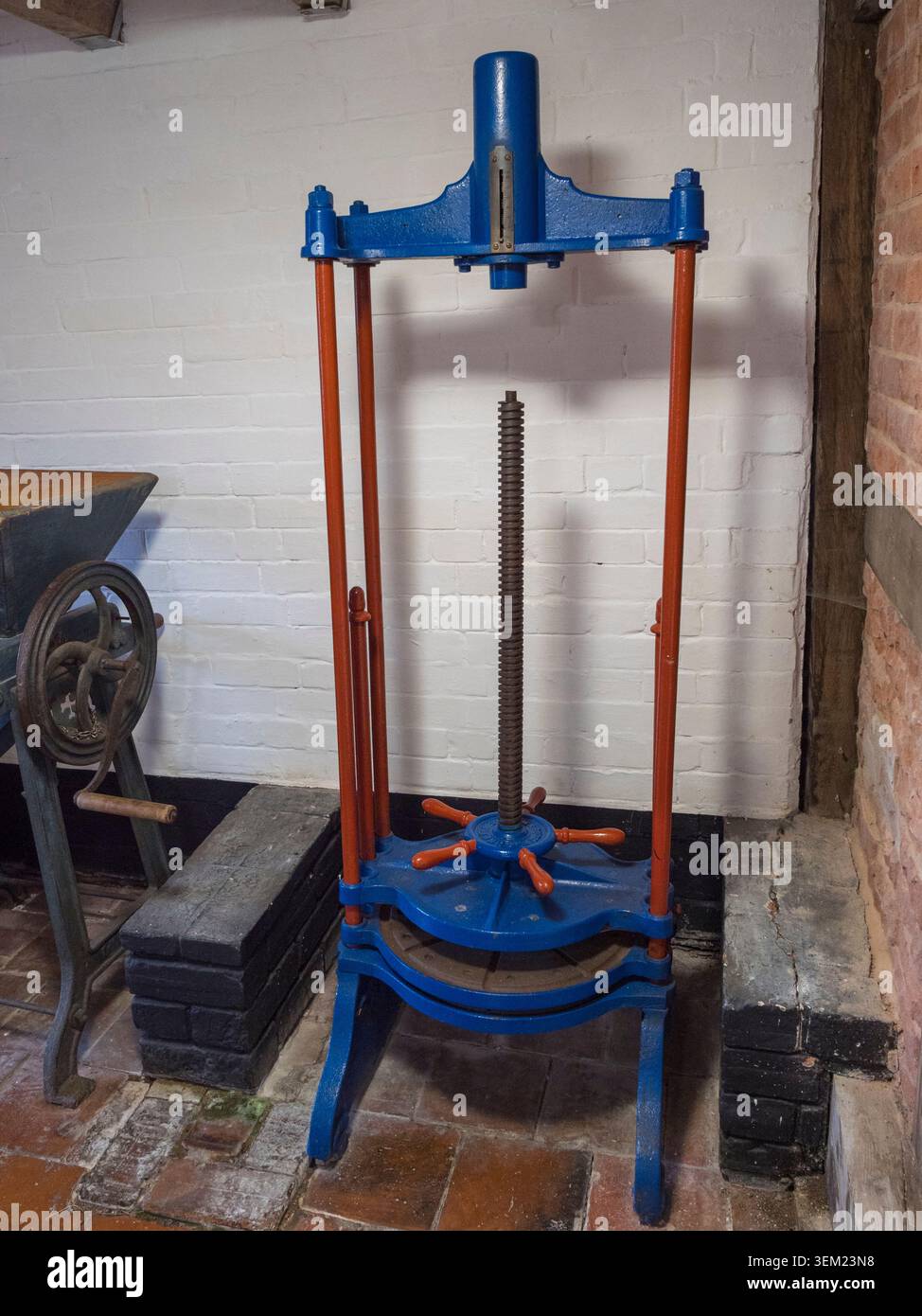 Una pressa per formaggi T. Corbett Shrewsbury nella latteria di Boscobel House, Boscobel, Shropshire, Regno Unito. Foto Stock