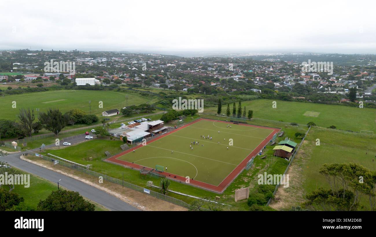 Fotografia aerea di una sessione di allenamento di hockey su un Astro Turf a kuGompo, Capo Orientale, Sud Africa Foto Stock