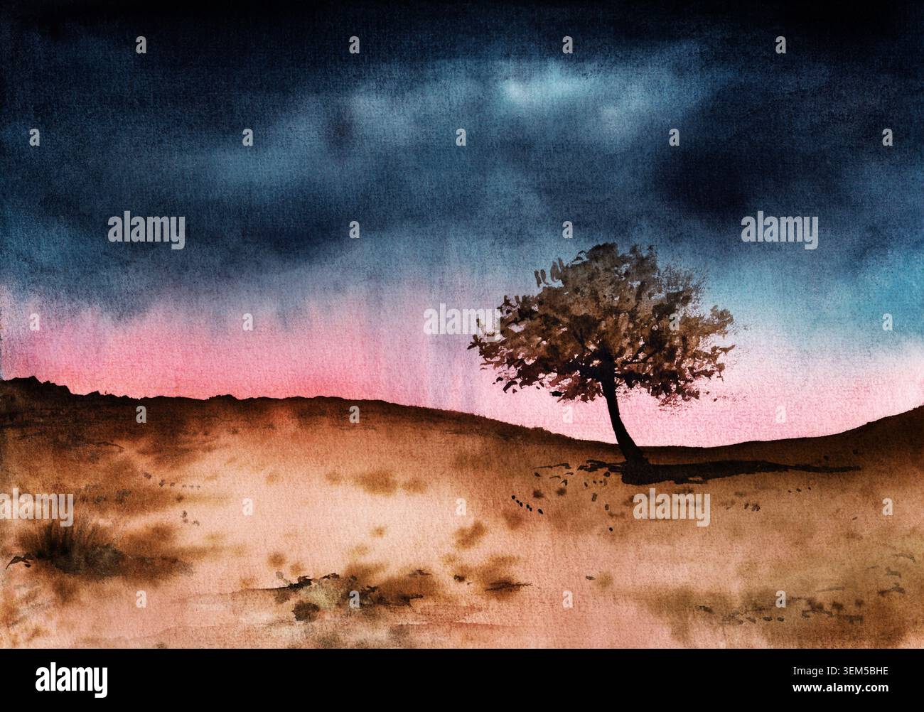 Illustrazione ad acquerello di un albero solitario in un campo ventoso. Suggestivo paesaggio serale con nuvole tempestose, tramonto rosa e collina nel deserto. Foto Stock