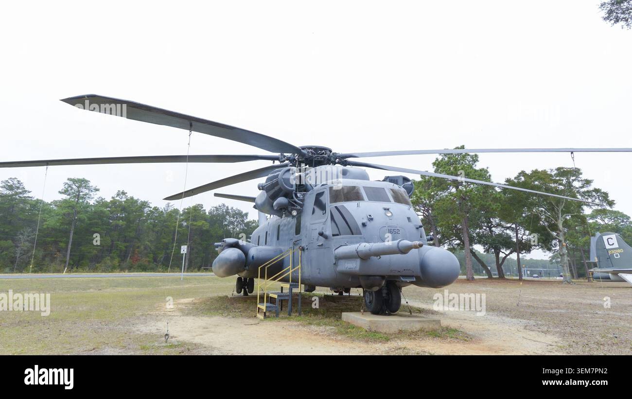 Elgin FL, Stati Uniti - 28 dicembre 2024: Elicottero Sikorsky CH-53E Super Stallion esposto all'Air Force Armament Museum, mettendo in evidenza l'a militare Foto Stock