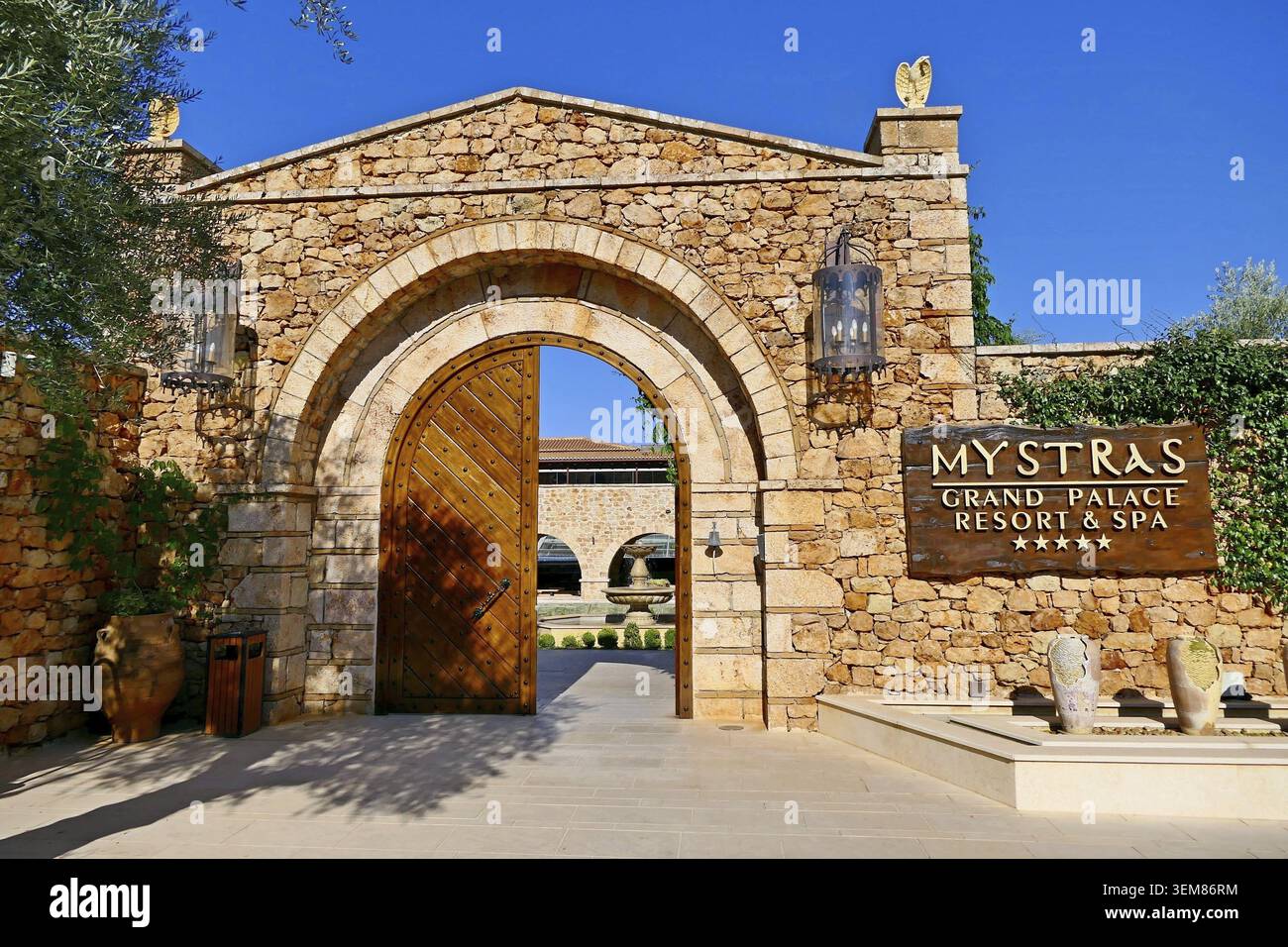 Un lussuoso resort a cinque stelle che offre agli ospiti servizi moderni per una vacanza sofisticata vicino a Mystras e Sparta, i siti antichi del Pelo Foto Stock