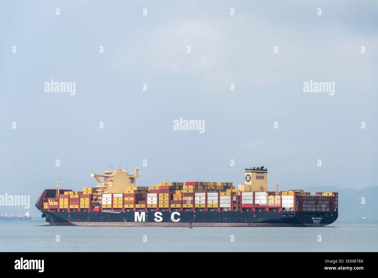 MSC Flora Container Ship navigando vicino a Panama City l'8 maggio 2026 Foto Stock