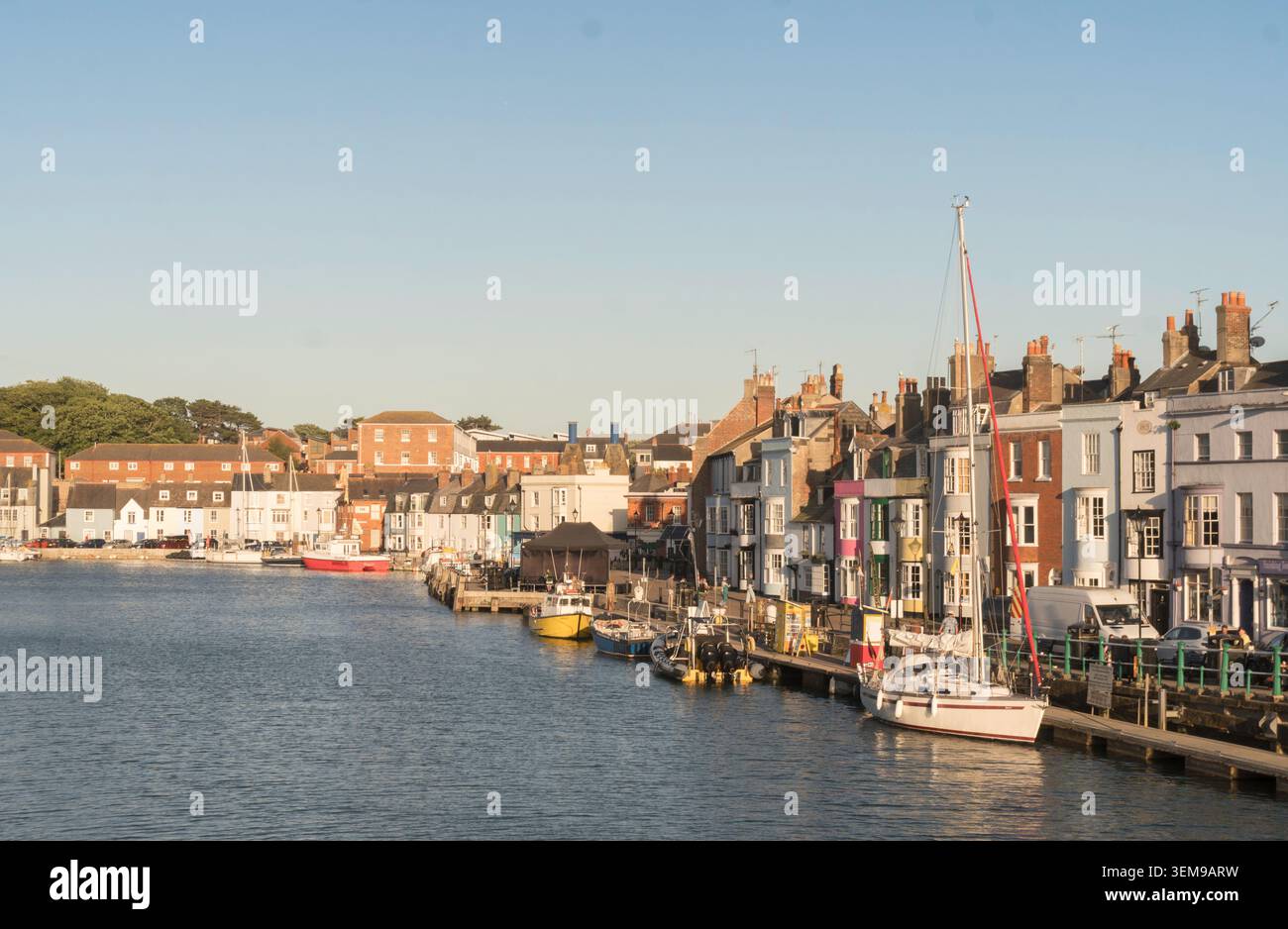 Barche ormeggiate nel porto di Weymouth, Dorset Foto Stock