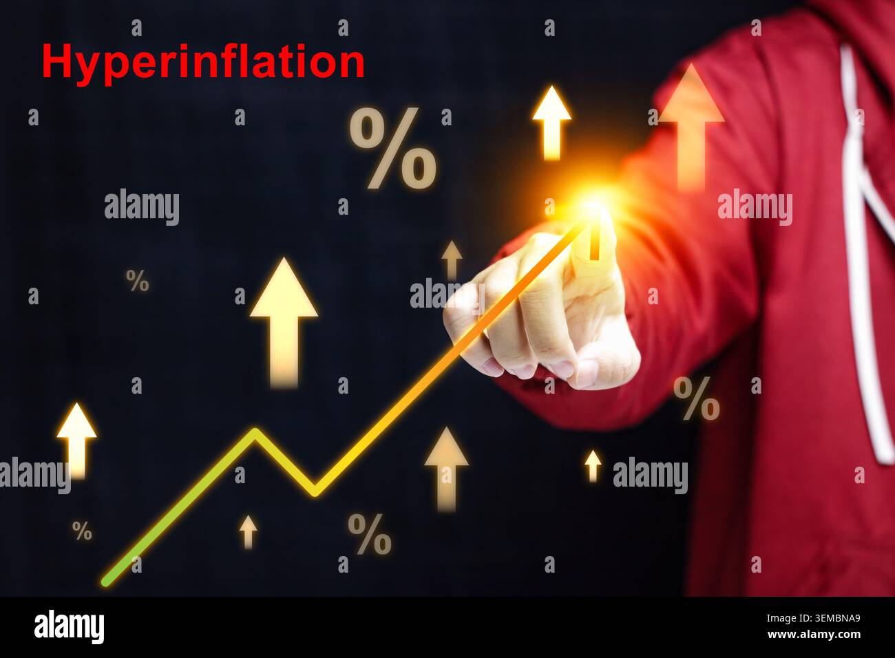 Man che indica il grafico del tasso di interesse crescente per il concetto di iperinflazione. Concetto di crisi economica. Costi di vita elevati. Foto di alta qualità Foto Stock