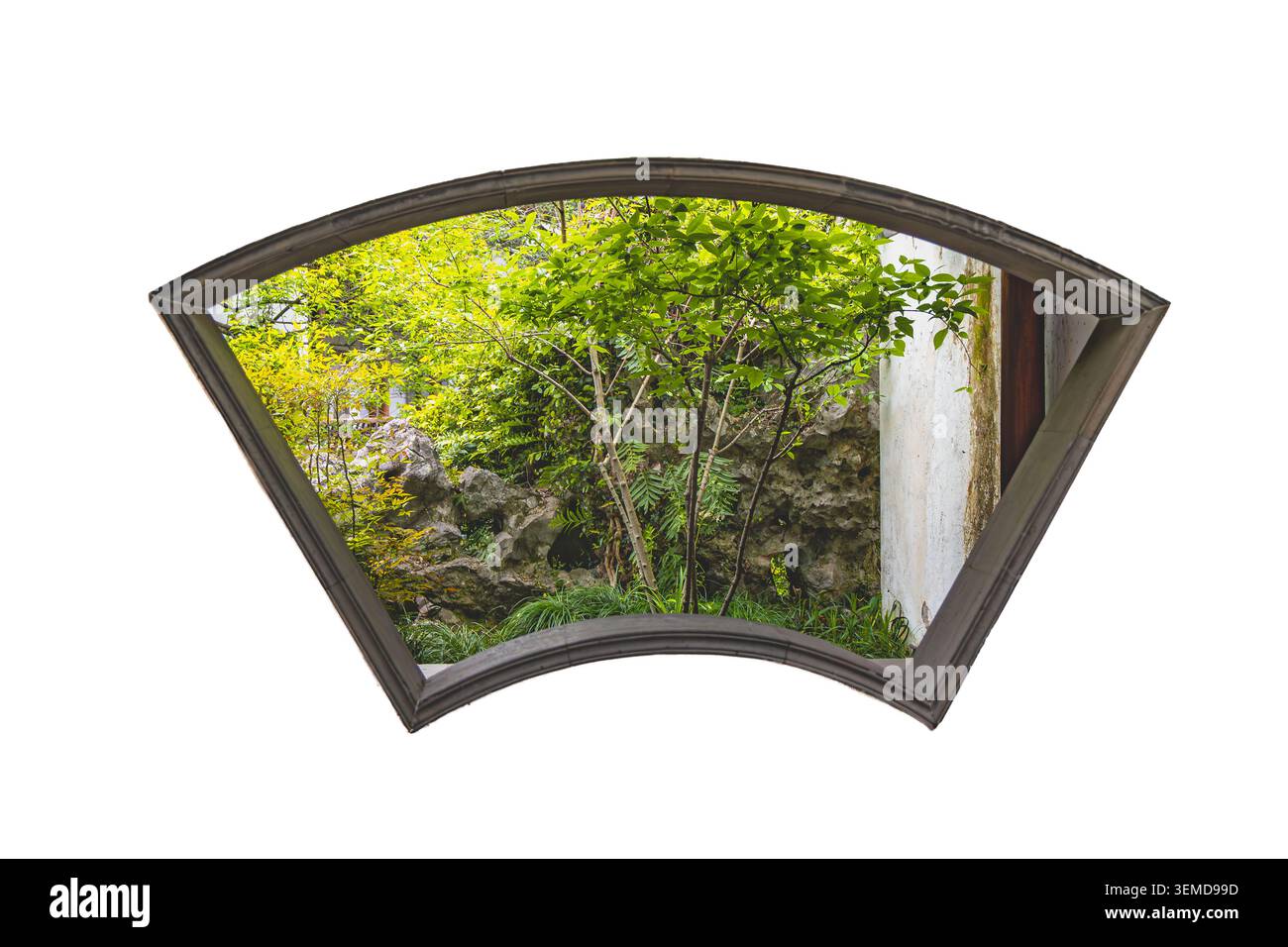 Dettagli dell'arte architettonica cinese classica del garten - una cornice di carta a forma di ventaglio sulla parete per rivitalizzare le piante e le rocce del garten Foto Stock