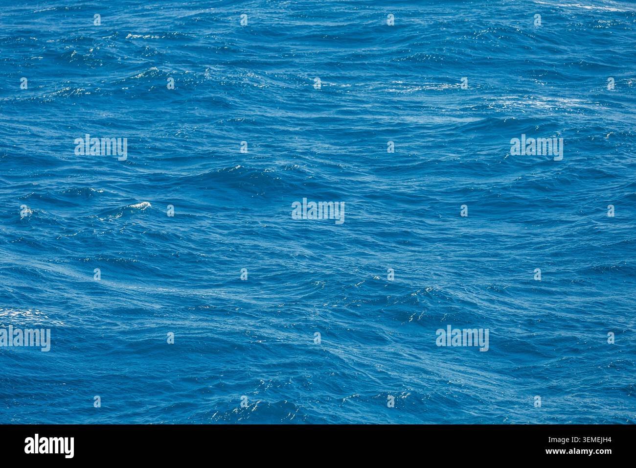 Acqua di mare con onde astratte o di fondo Foto Stock