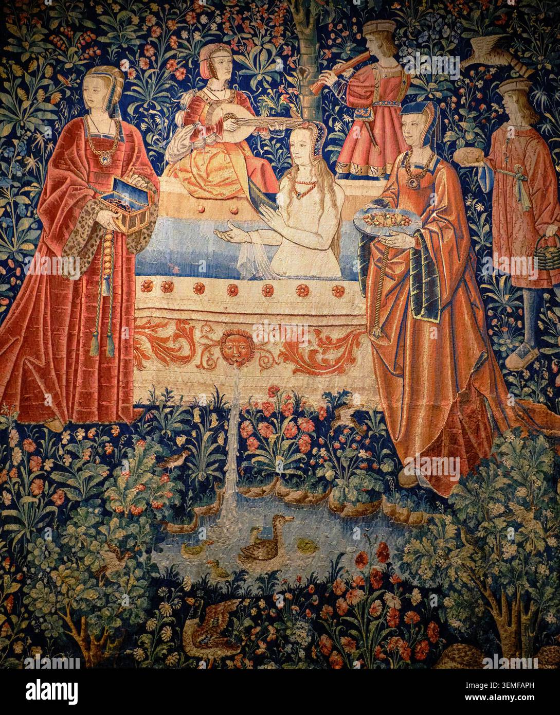 Francia, Parigi (75), Museo Cluny - Museo Nazionale del Medioevo, arazzo Millefleurs, raffigurante scene di vita seigneuriale, Parigi, inizio XVI secolo Foto Stock