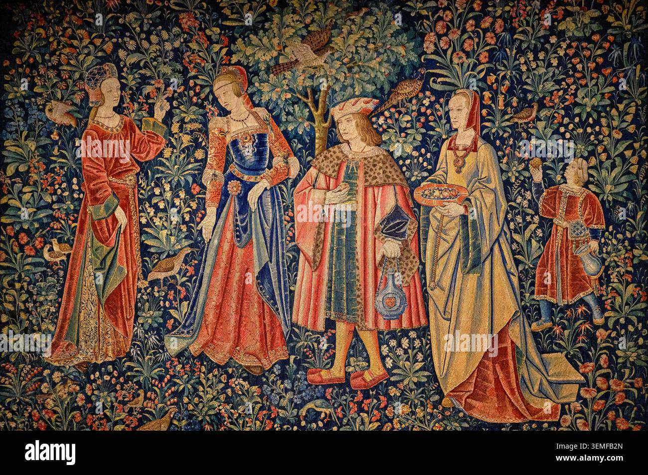 Francia, Parigi (75), Museo Cluny - Museo Nazionale del Medioevo, arazzo Millefleurs, raffigurante scene di vita seigneuriale, Parigi, inizio XVI secolo Foto Stock