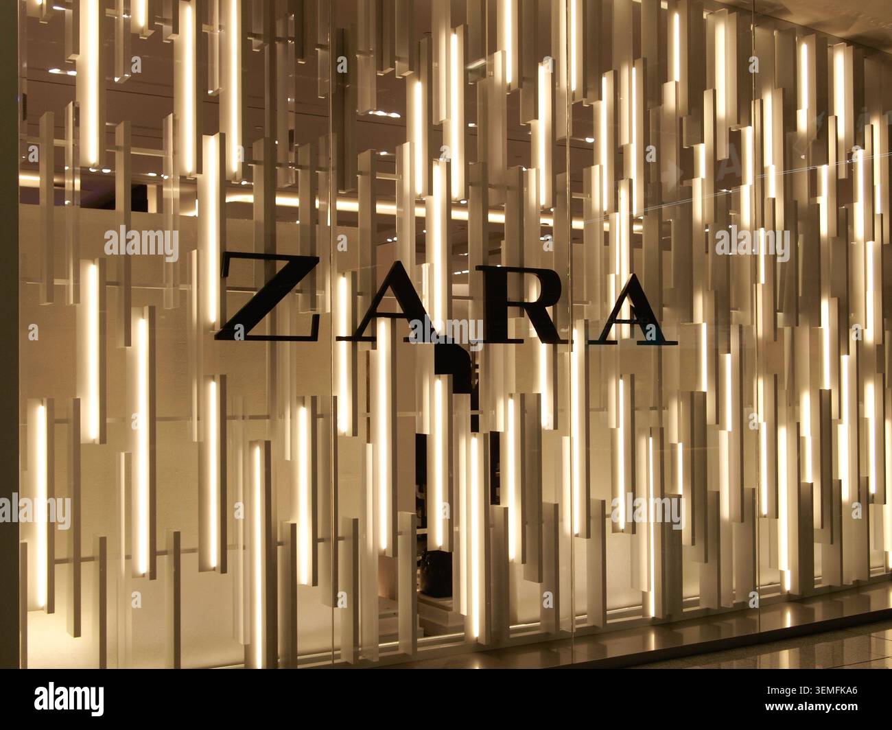 Milano, Italia, agosto 2018: Segno di Zara, marchio di moda spagnolo nel negozio dell'aeroporto di Malpensa Foto Stock