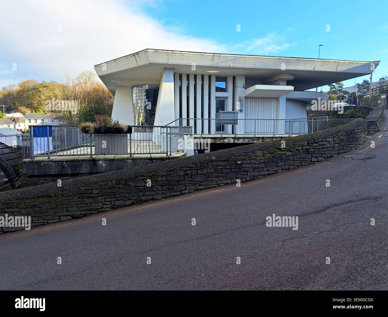 Bantry è una bellissima e moderna città portuale di West Cork, una delle parti più pittoresche dell'Irlanda. Questa è West Cork e l'Irlanda al suo meglio. - Immagine stock catturata con smartphone